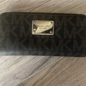 Michael kors wallet